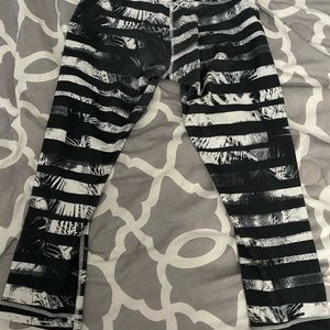 Black and White Lululemon Crops